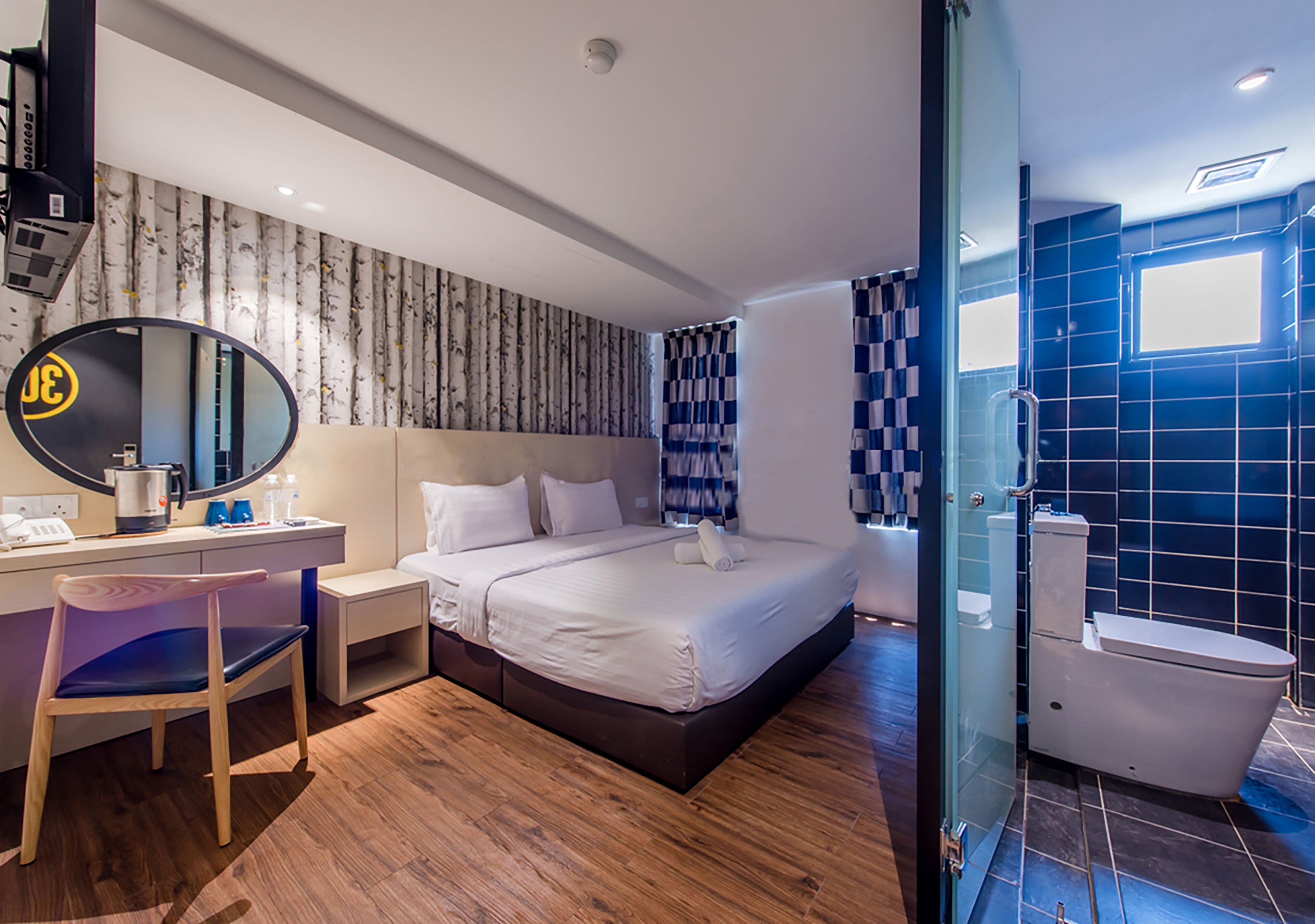 in-room safe, desk, laptop workspace, blackout curtains