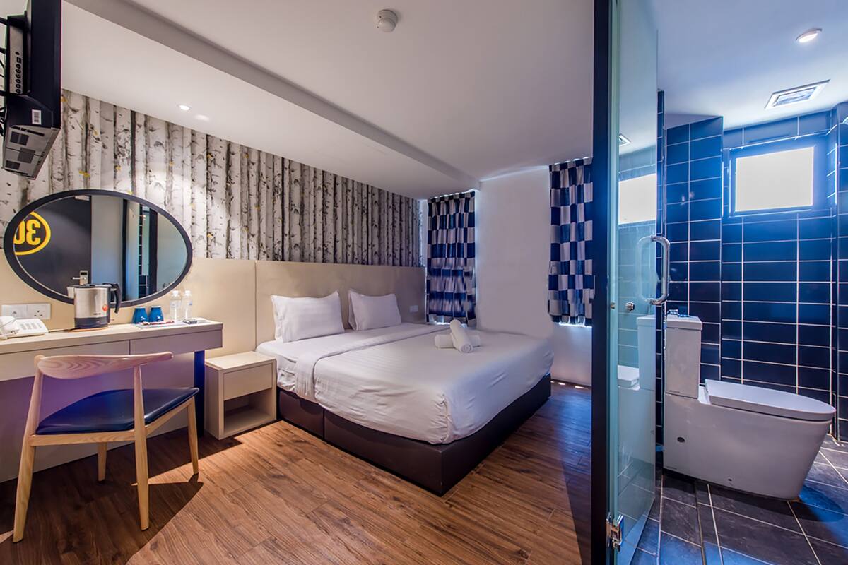 in-room safe, desk, laptop workspace, blackout curtains