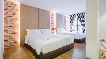 In-room safe, desk, laptop workspace, blackout curtains