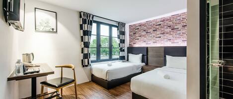 Deluxe Twin | 1 bedroom, in-room safe, desk, laptop workspace
