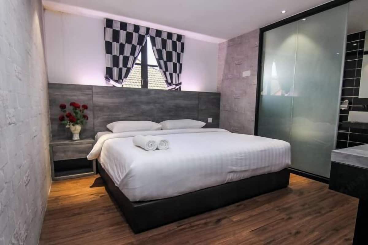 In-room safe, desk, laptop workspace, blackout curtains