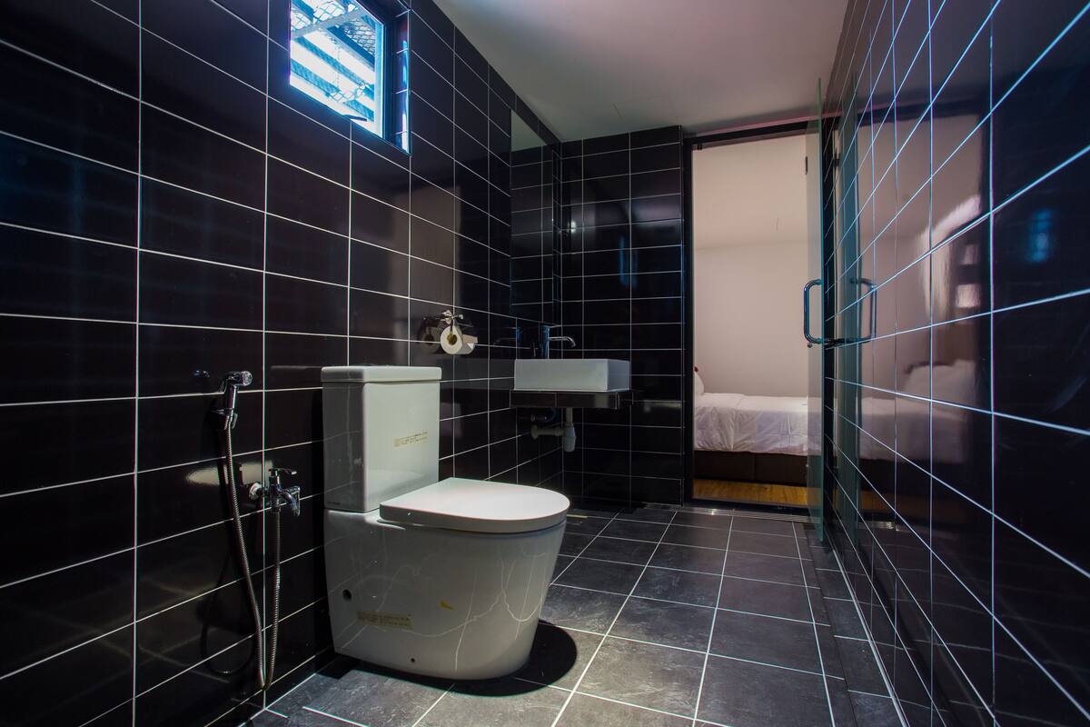 shower, free toiletries, hair dryer, slippers