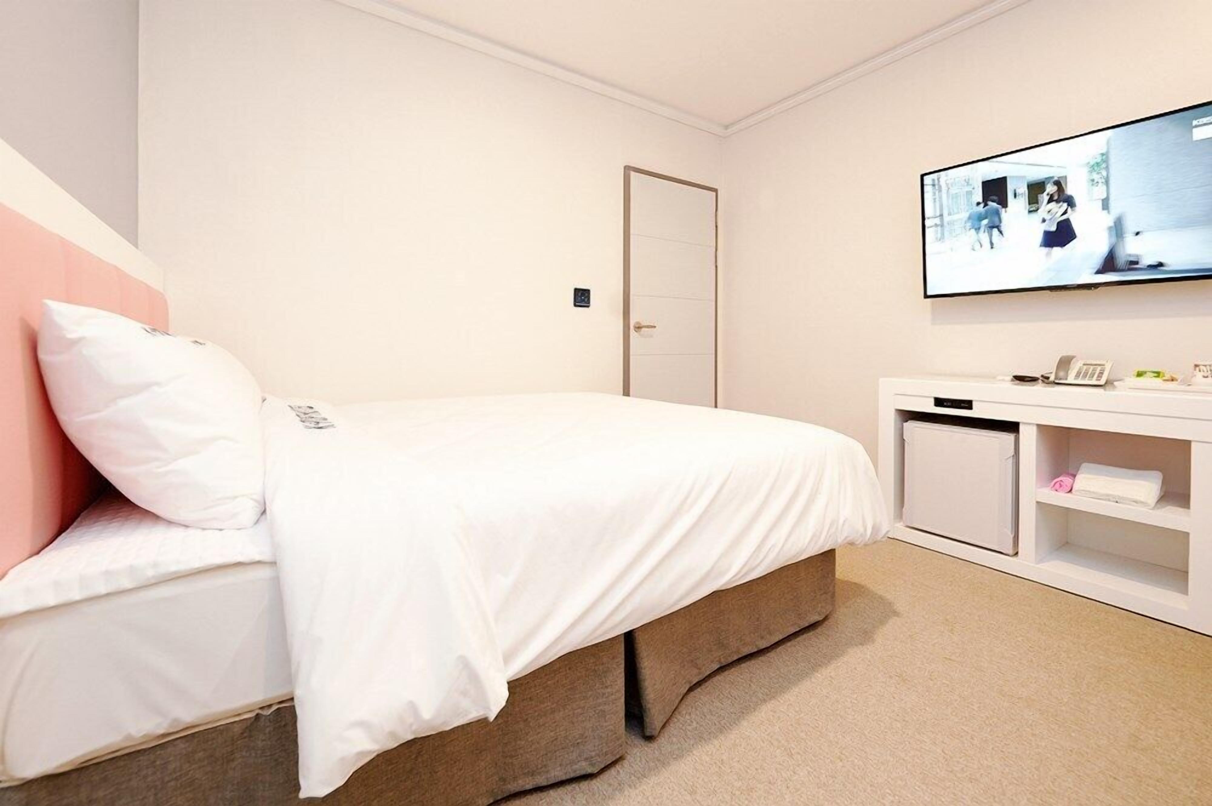 standard room | desk, blackout curtains, soundproofing, free wifi