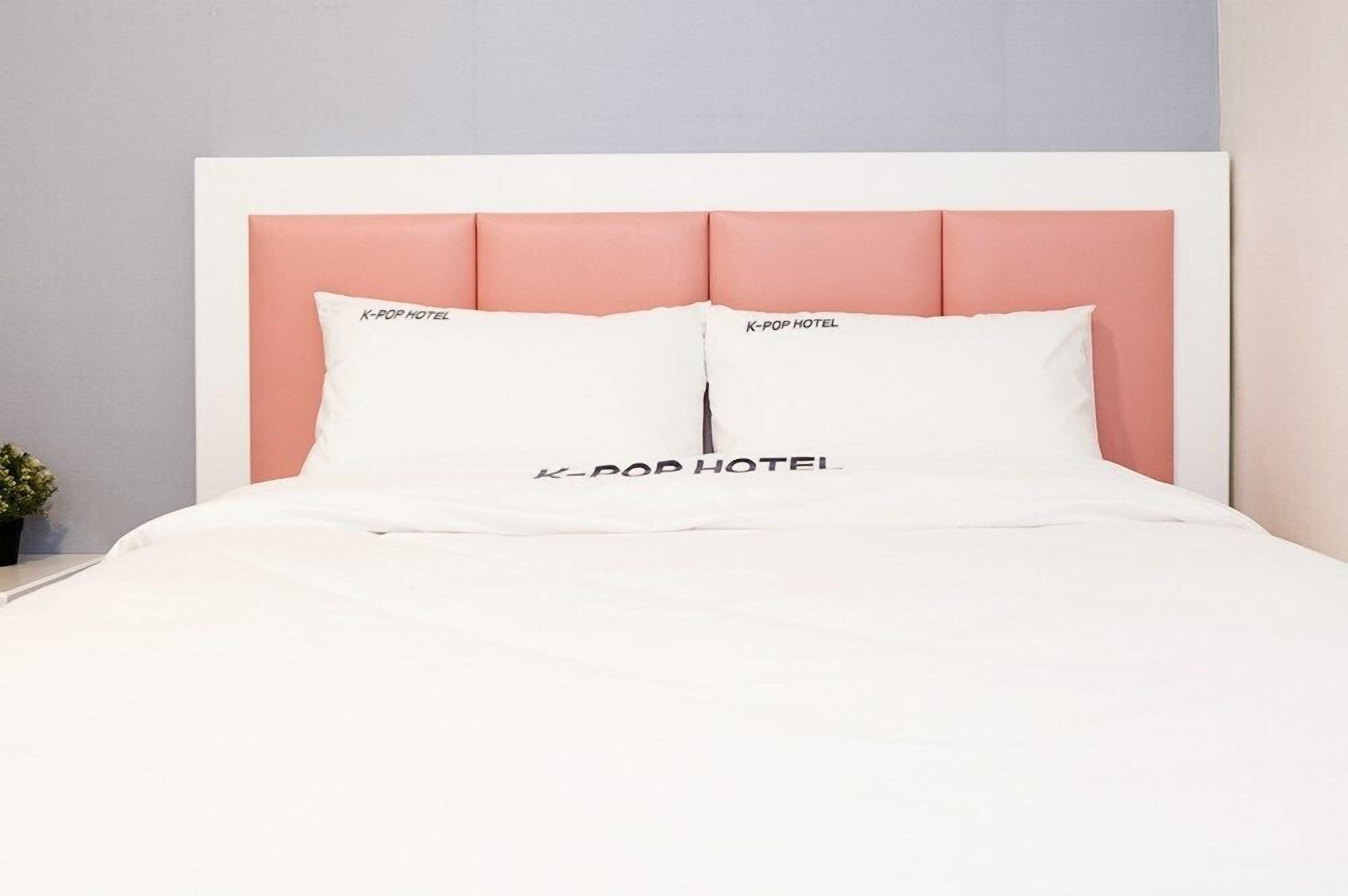 desk, blackout curtains, soundproofing, free wifi