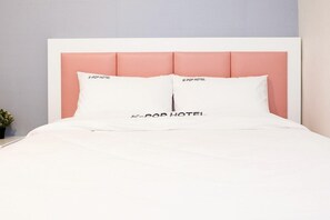 Schreibtisch, Verdunkelungsvorhänge, schallisolierte Zimmer