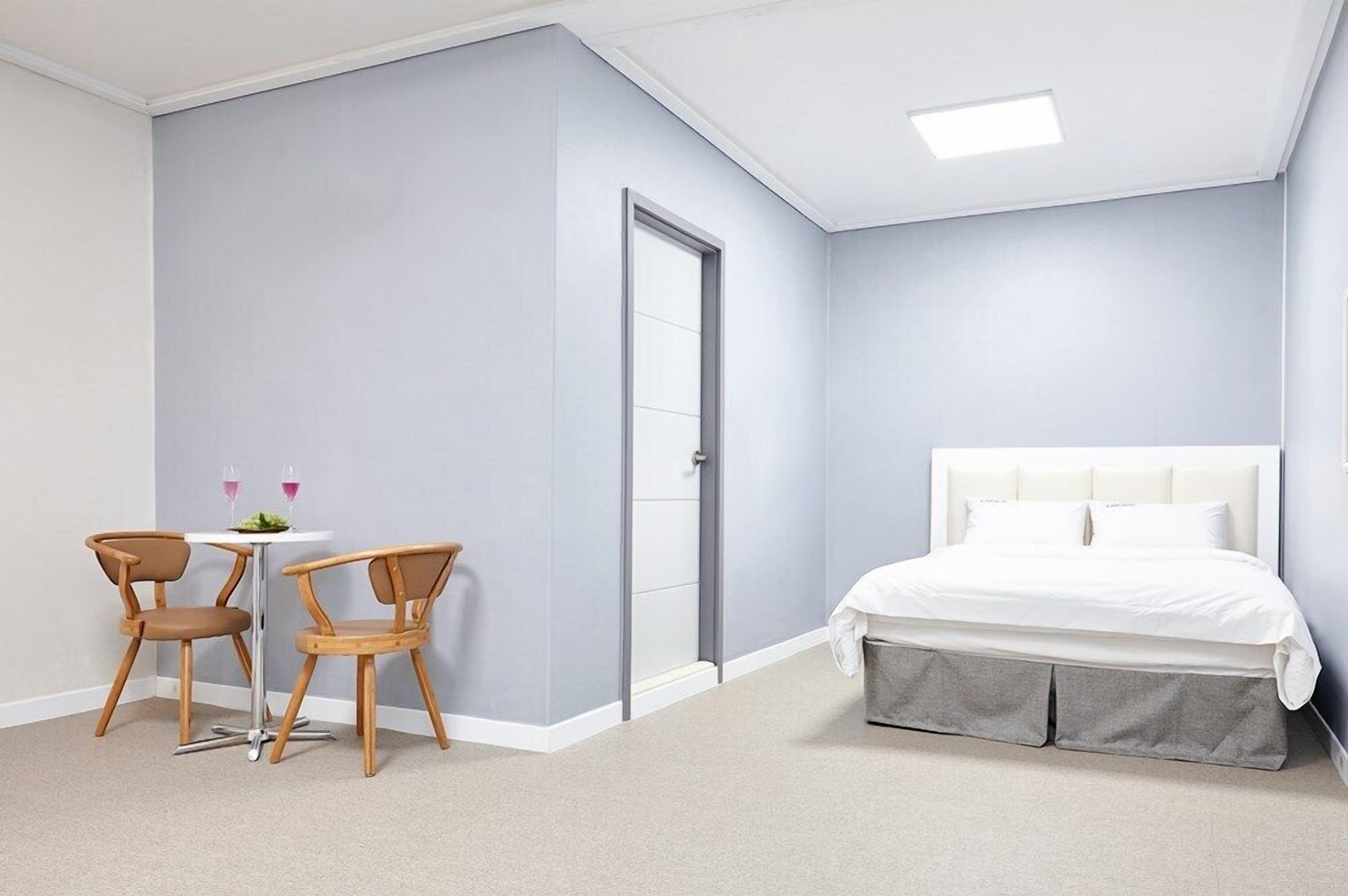 family room (ondol) | desk, blackout curtains, soundproofing, free wifi