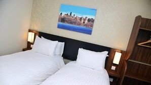 A hotel room with two beds, a wooden headboard, a wall-mounted painting, and bedside lamps. - Woodcocks, Lincoln by Marston's Inns (Lincoln)