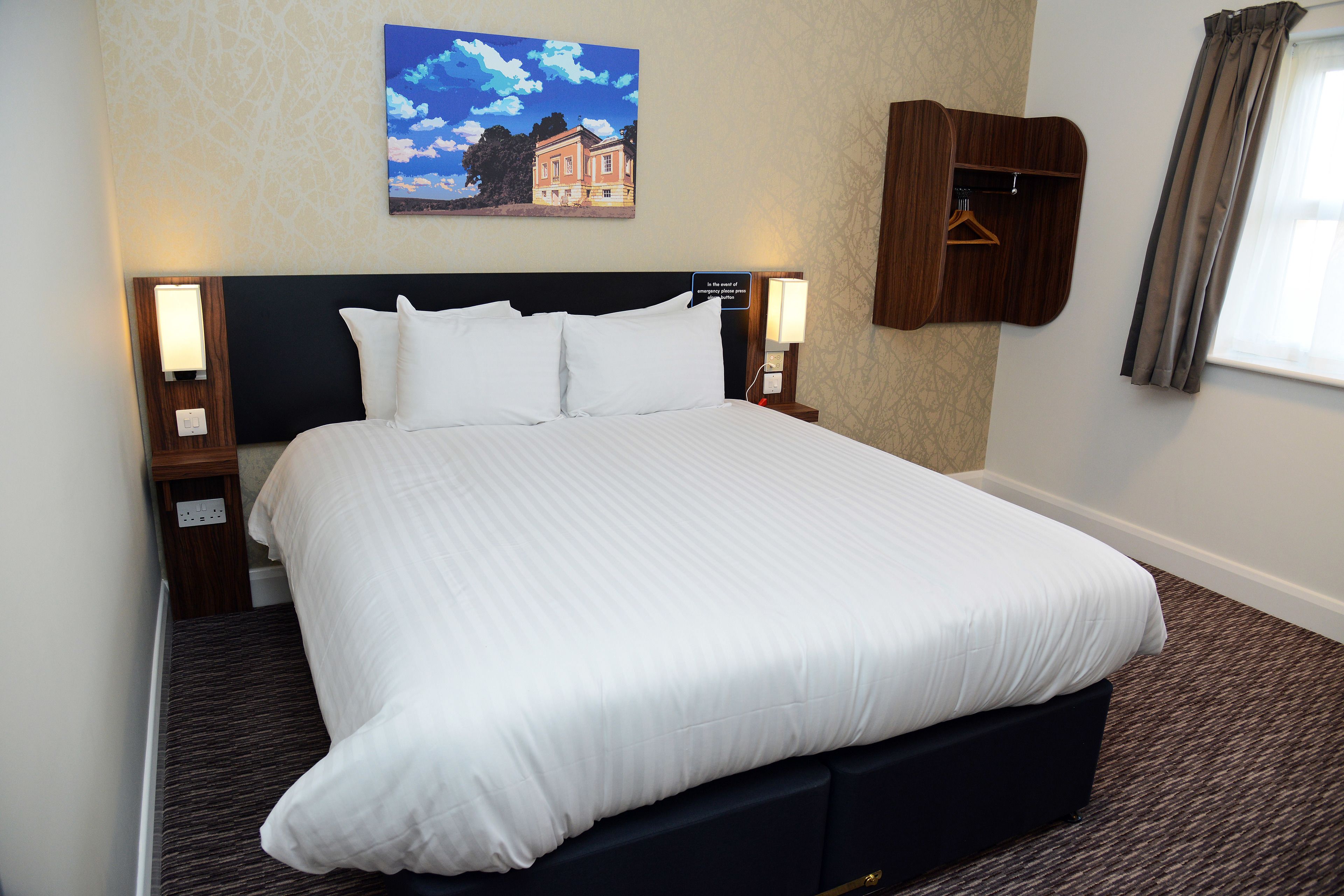 Bureau, fer et planche à repasser, Wi-Fi gratuit, draps fournis