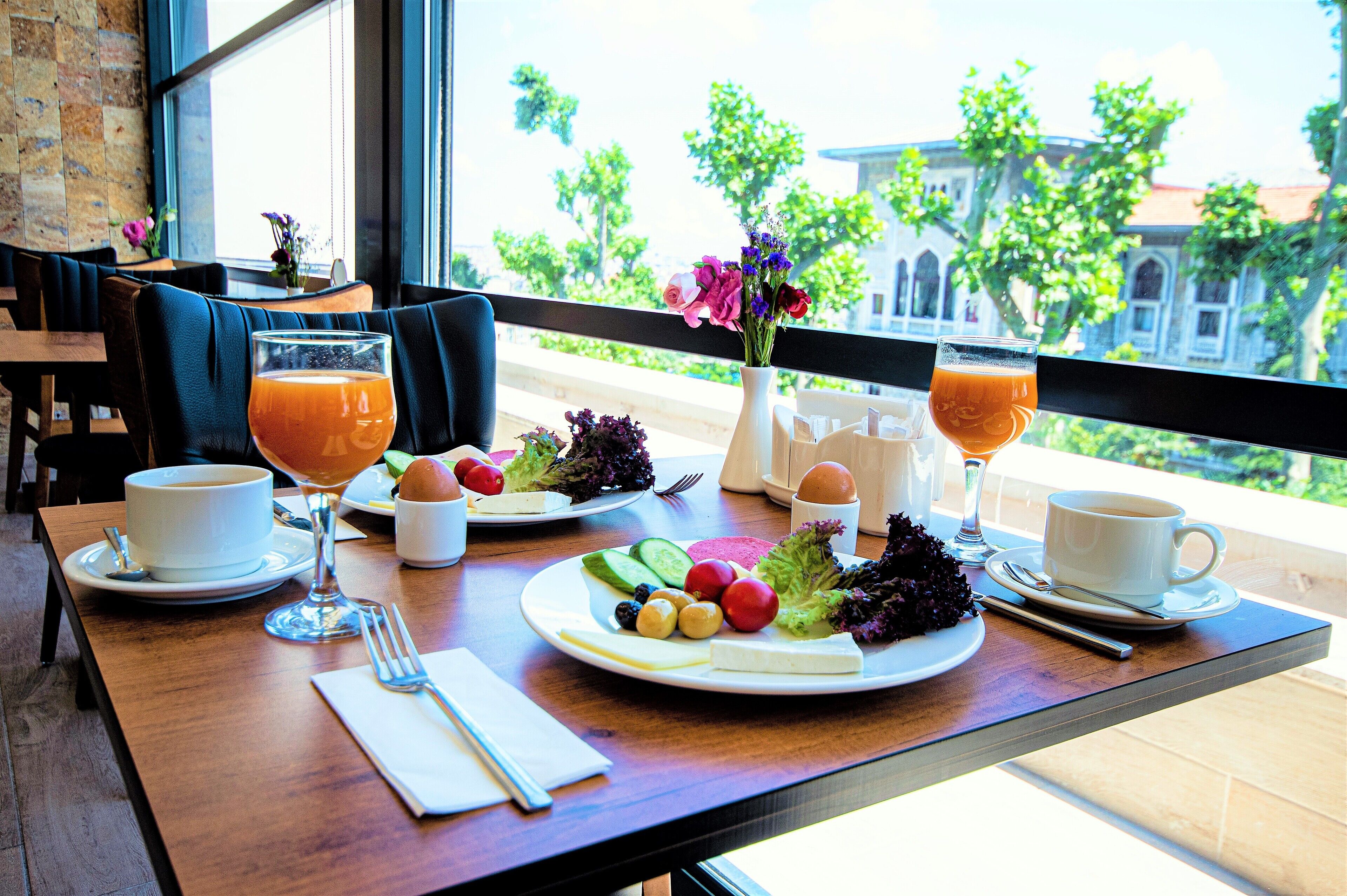 Free daily buffet breakfast