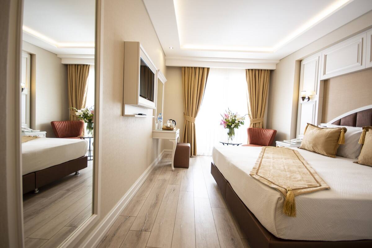 Egyptian cotton sheets, premium bedding, Select Comfort beds, minibar