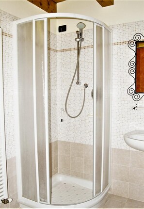 Banheira de imersão, chuveiro com efeito de chuva