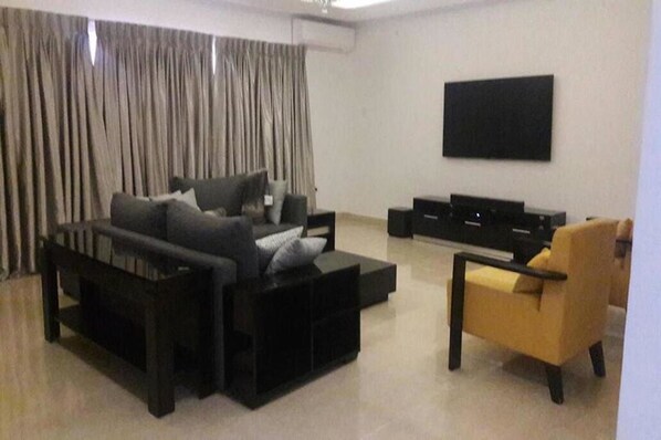 Apartment, 3 Bedrooms | Living room | Flat-screen TV