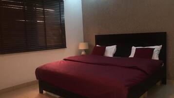 Apartment, 3 Bedrooms | 3 bedrooms, desk, free WiFi