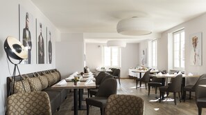 Esmorzar diari d'estil bufet (11 EUR per persona) 