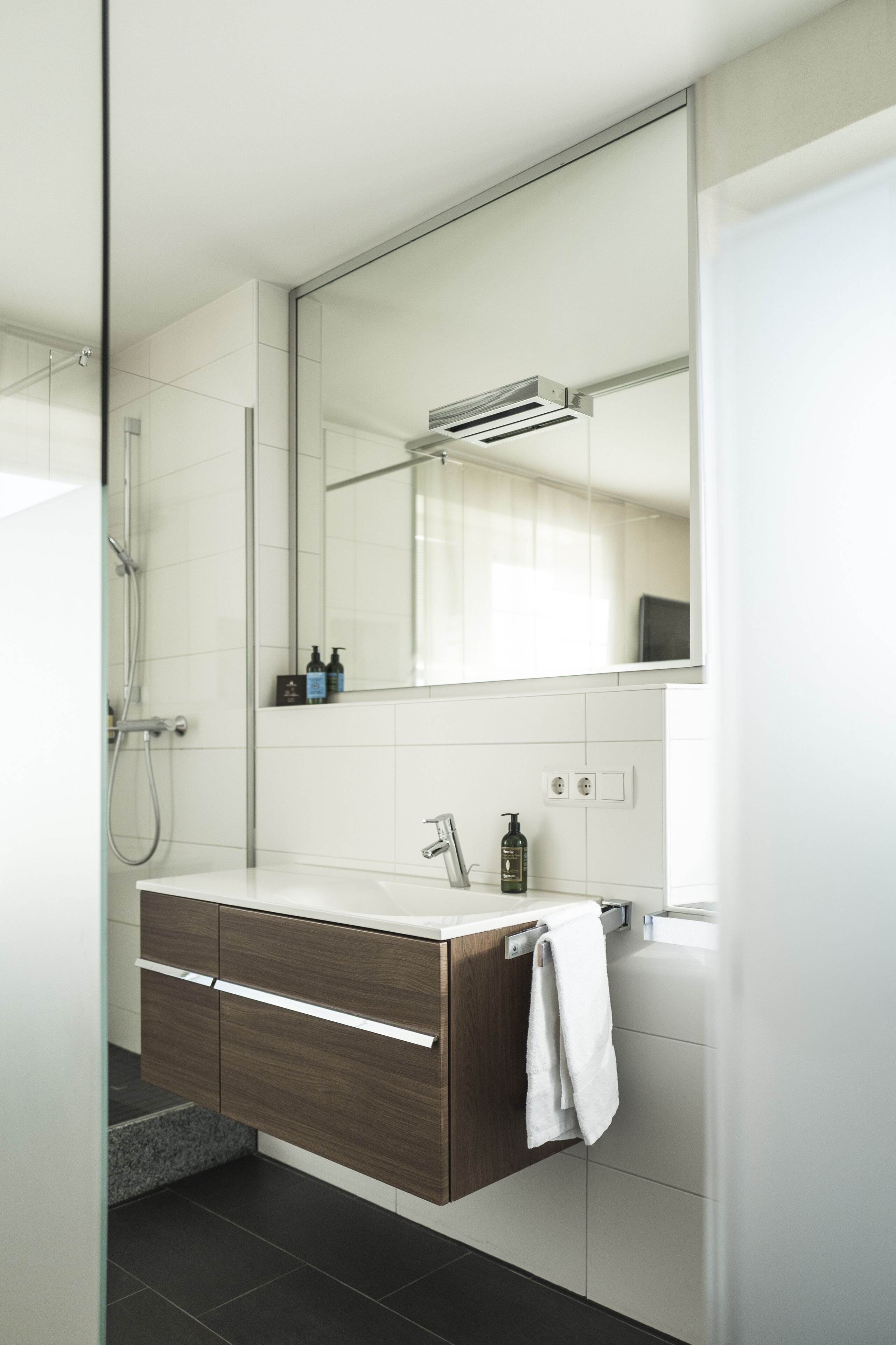 superior double room, city view | bathroom | shower, free toiletries, hair dryer, slippers