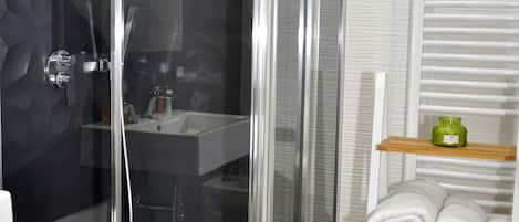 Luxury Quadruple Room, Multiple Beds, Non Smoking | Bathroom | Shower, rainfall showerhead, free toiletries, hair dryer