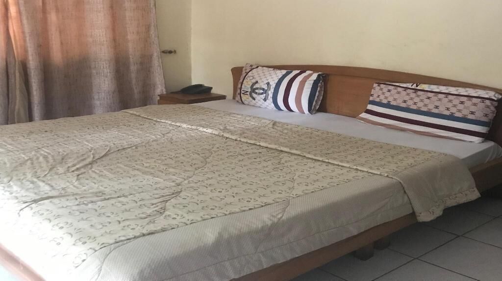 Minibar y ropa de cama 