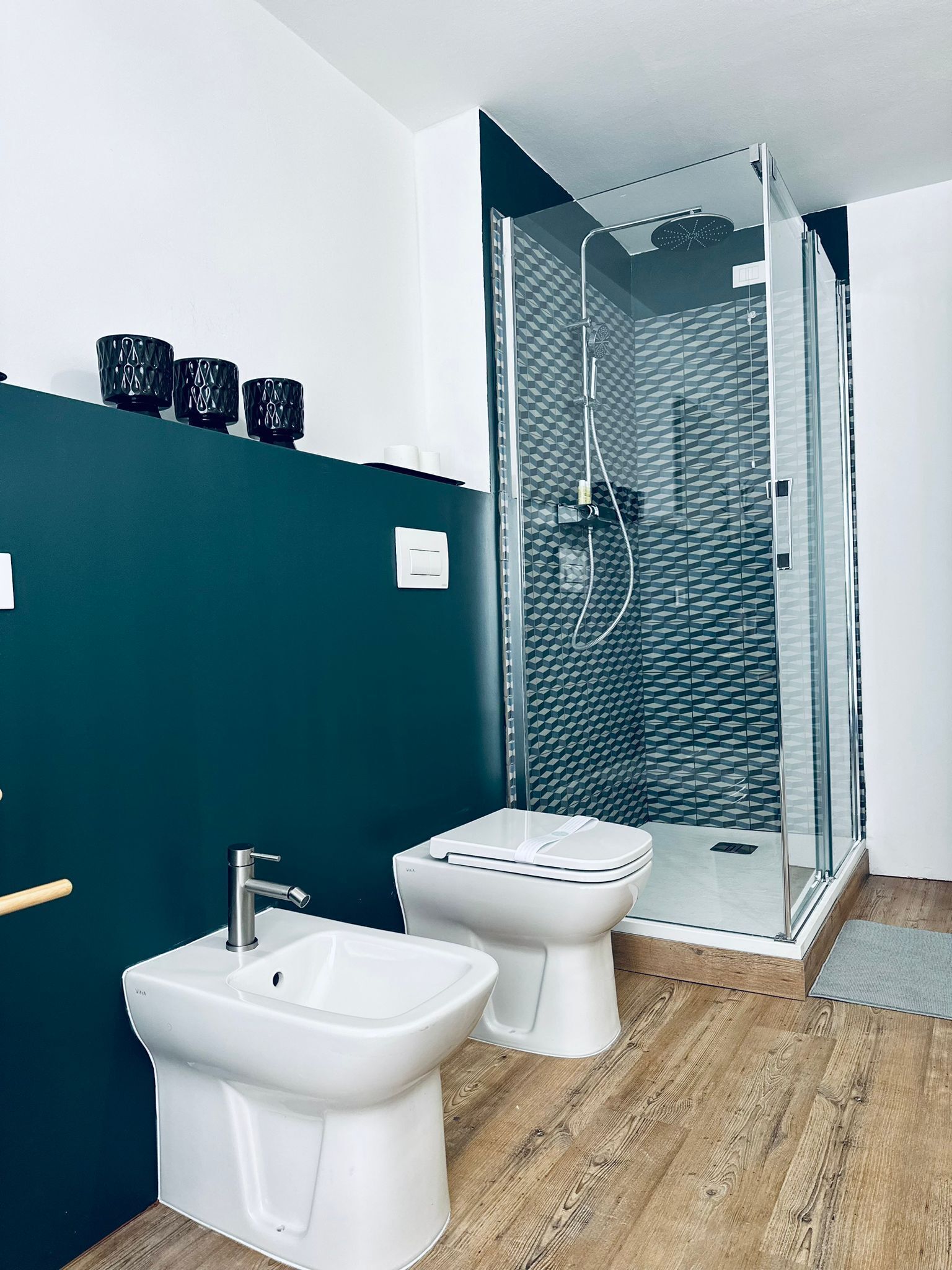 superior double room, 1 double bed, private bathroom | bathroom | shower, hydromassage showerhead, designer toiletries, hair dryer