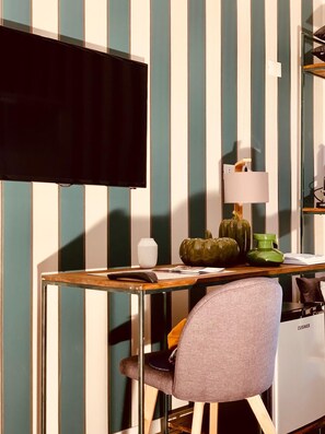 Junior Double Room, 1 Queen Bed (32) | Living area | 45-inch flat-screen TV with satellite channels, TV - Palazzina300 (Treviso)