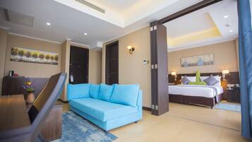 Executive Suite | In-room safe, blackout curtains, soundproofing, iron/ironing board