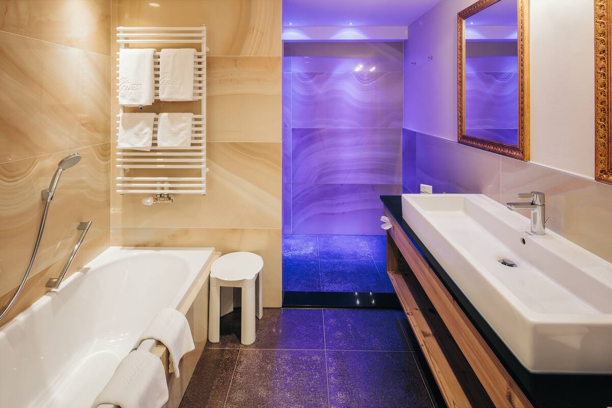 family room | bathroom | deep-soaking bathtub, free toiletries, hair dryer