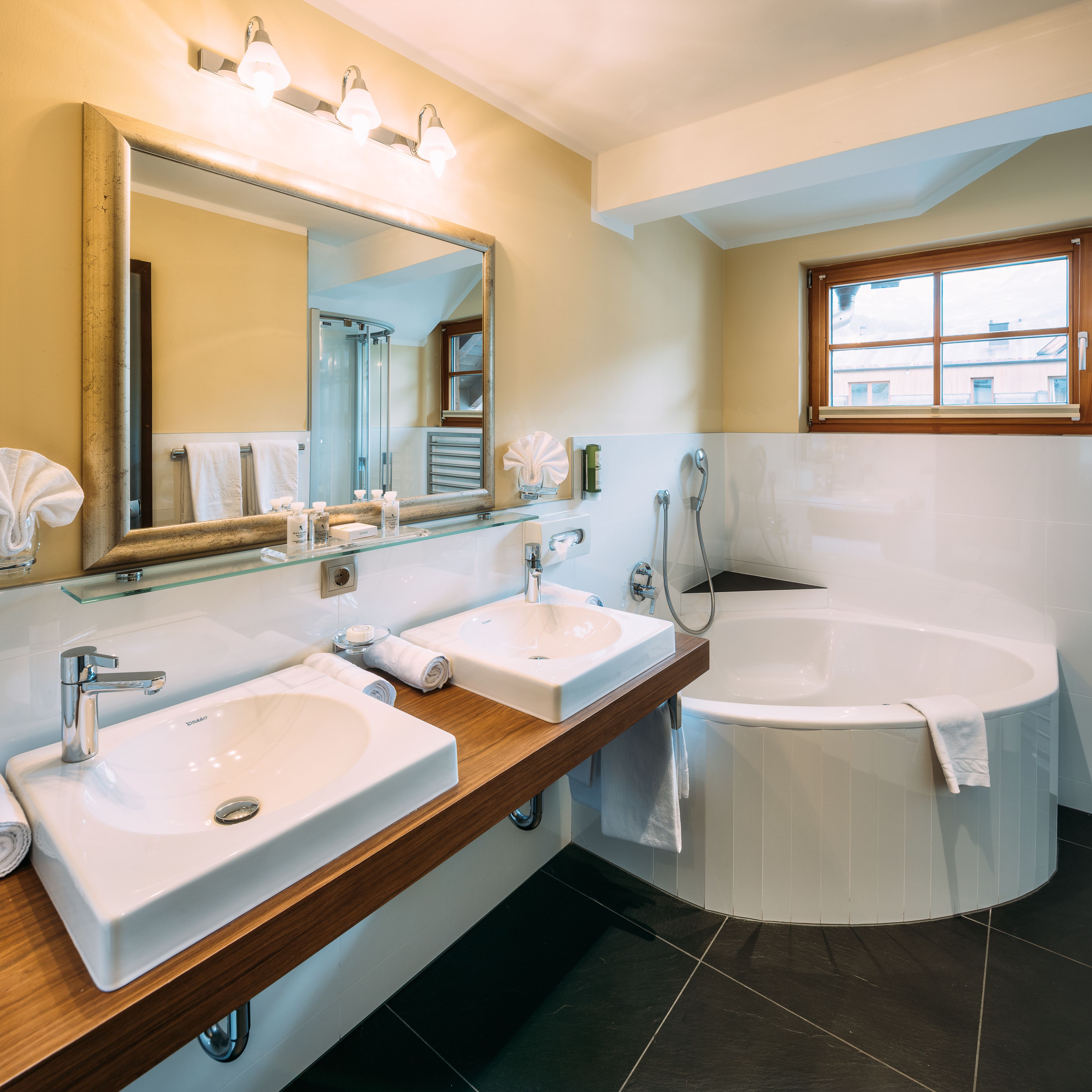 deep-soaking bathtub, free toiletries, hair dryer