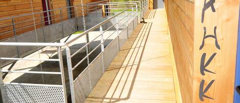 Familie vierpersoonskamer, meerdere bedden, niet-roken | Terras