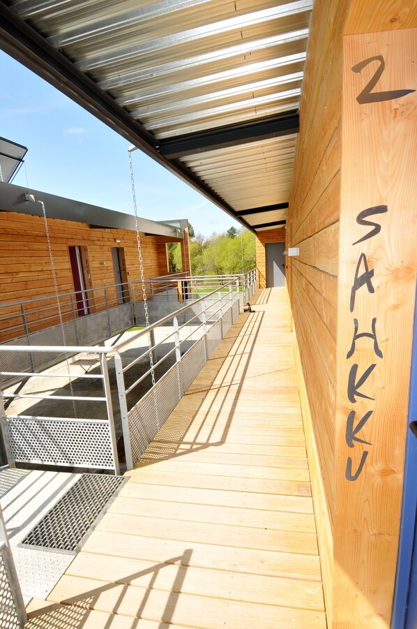 Family Quadruple Room, Multiple Beds, Non Smoking | Terrace/patio - Auberge Des VoyaJoueurs (Monteneuf)