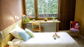 Double Room, Non Smoking | Blackout drapes, iron/ironing board, free cribs/infant beds, free WiFi