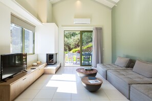 50-inch flat-screen TV with satellite channels, Smart TV - Physis Villas Chania (Chania)