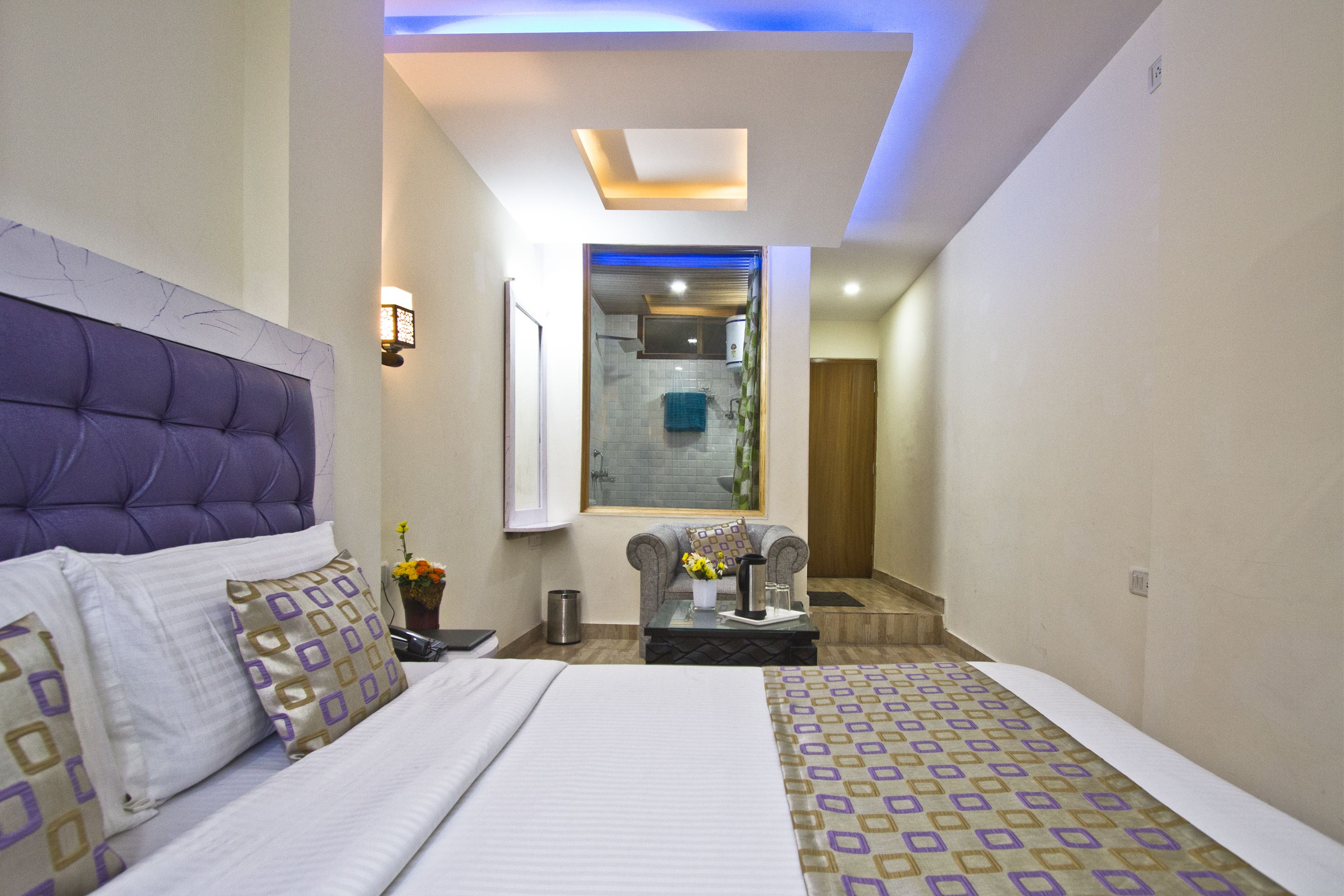 Classic Room, 1 King Bed, Smoking | Egyptian cotton sheets, individually decorated, individually furnished