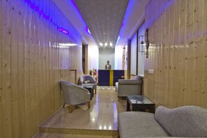 Reception - Hotel Rock Sea (Manali)