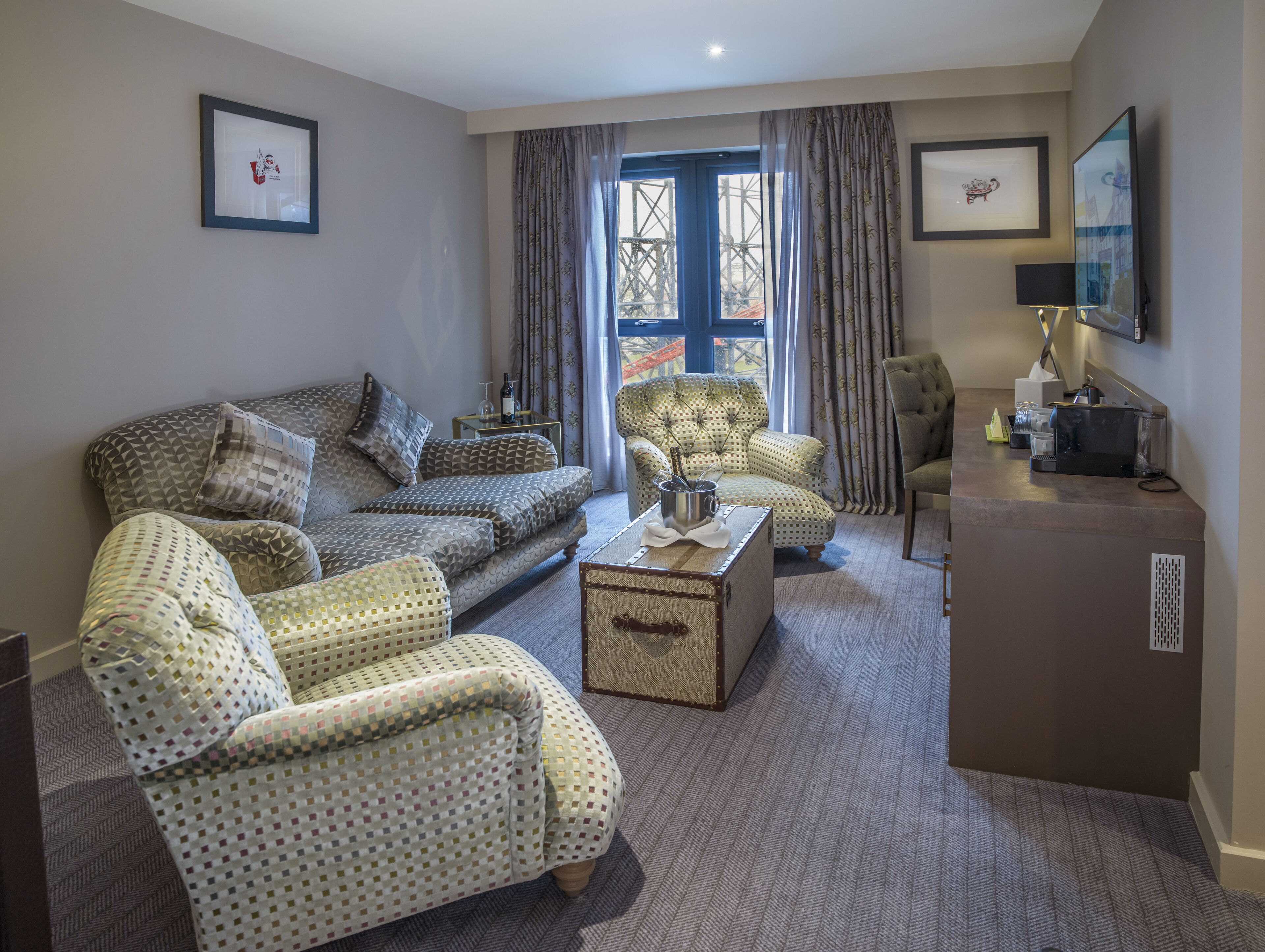 Photo - Boulevard Hotel