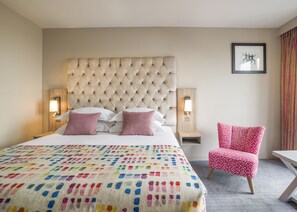 Caja de seguridad en la habitación y escritorio 