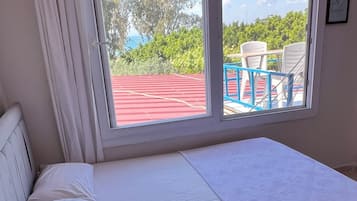 Romantisches Doppelzimmer, 1 Queen-Bett | Hochwertige Bettwaren, individuell dekoriert, Schreibtisch