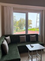 Ylelliset vuodevaatteet, työpöytä, ilmainen Wi-Fi, vuodevaatteet