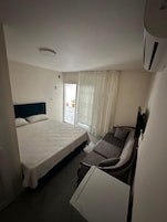 Quarto casal | Roupas de cama premium, escrivaninha, quartos à prova de som