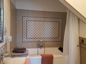 Doppelzimmer, Whirlpool | Badezimmer | Haartrockner, Handtücher