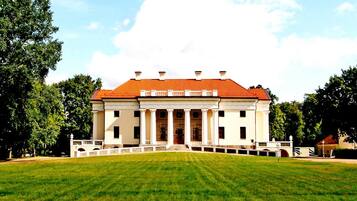 Mặt tiền nơi lưu trú