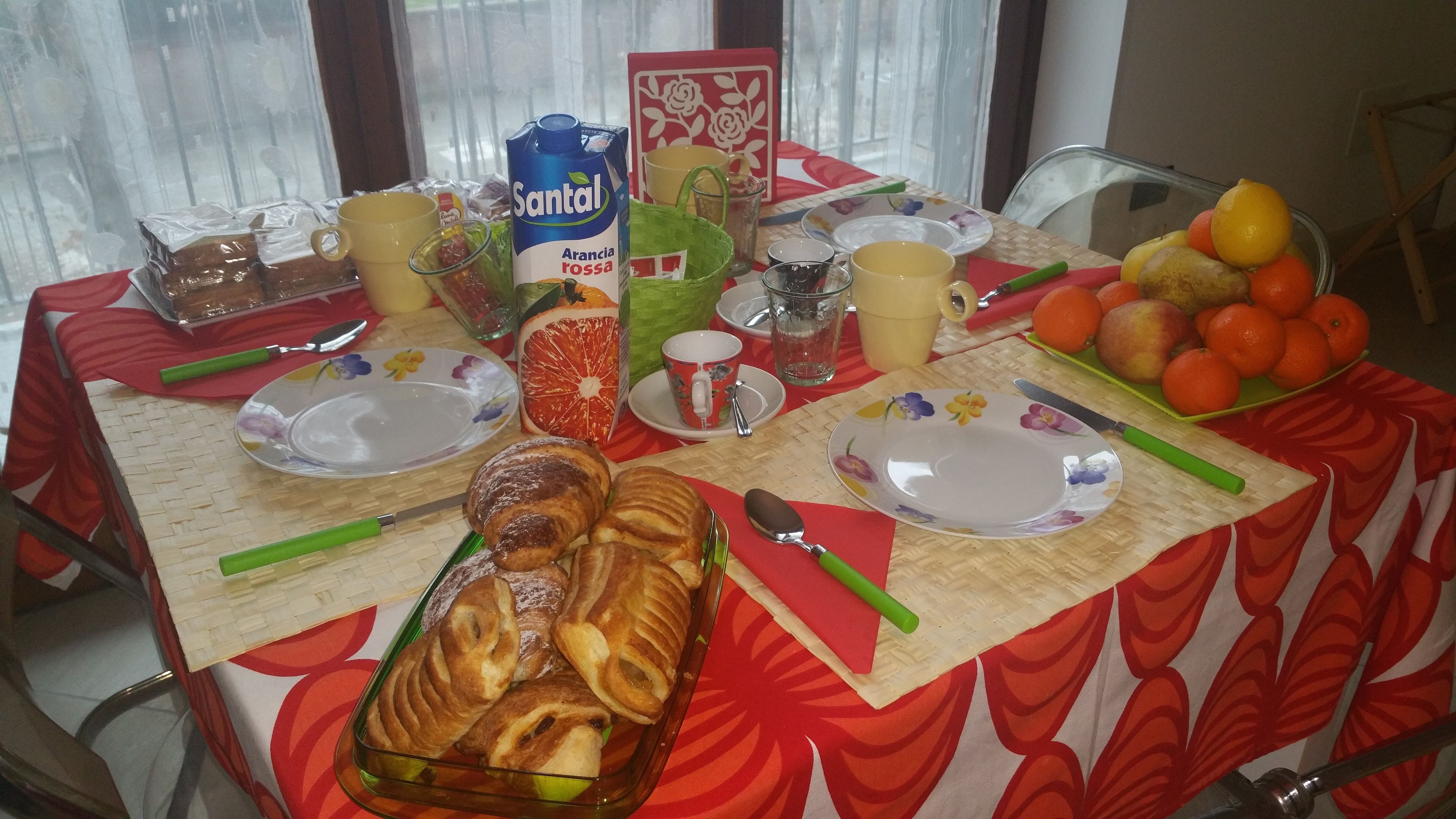 Petit déjeuner en libre-service compris les week-ends