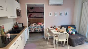 Appartamento Deluxe New Loft | Private kitchen | Full-size fridge, microwave, oven, stovetop