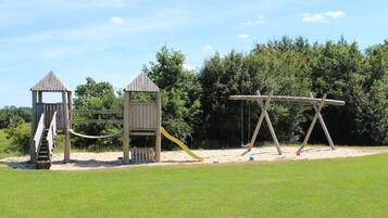 Área de juegos infantiles al aire libre