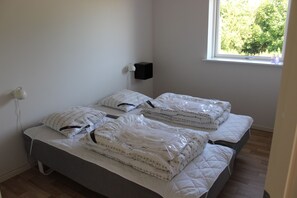 Apartment, 2 Bedrooms, Non Smoking (excl. towel / bedlinen) | Desk, iron/ironing board, cots/infant beds, free WiFi