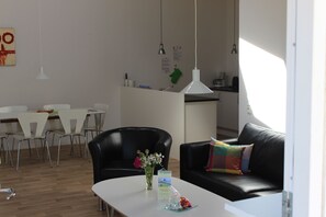 Desk, iron/ironing board, cots/infant beds, free WiFi - Fitting Landsbyferie Apartments (Vorbasse)