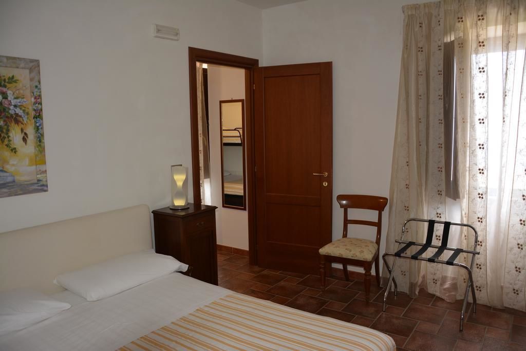 Habitación cuádruple | Escritorio, cunas gratuitas, camas supletorias y wifi gratis