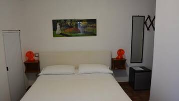 Desk, free cots/infant beds, rollaway beds, free WiFi