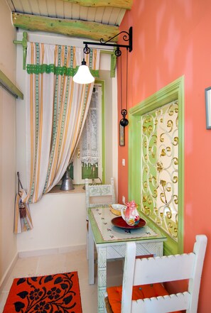 Suite Junior, 1 grand lit (One) | Literie hypoallergénique, coffre-fort, décor unique, bureau