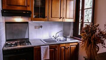 Căn hộ, 2 phòng ngủ | Bộ đồ giường cao cấp, bàn, màn/rèm cản sáng