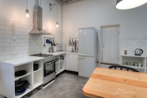 Fridge, microwave