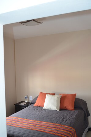 Basic Double Room Single Use, 1 Queen Bed, Non Smoking | Iron/ironing board, free WiFi, bed sheets